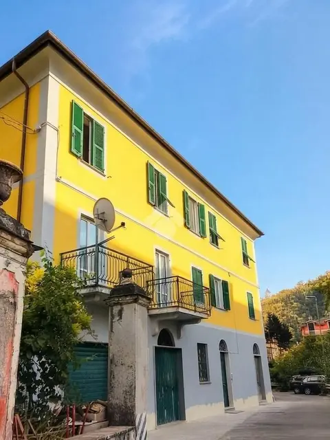 6 locali in vendita a Ne