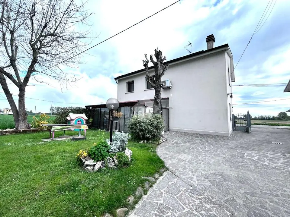 Porzione di bifamiliare in vendita a Malalbergo