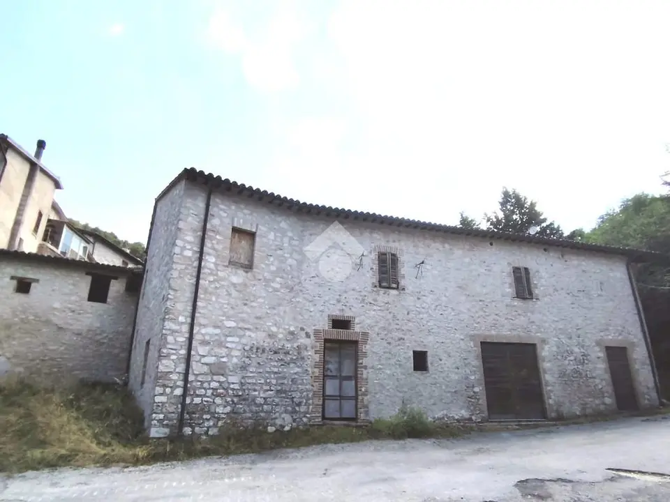 5 locali in vendita a Spoleto