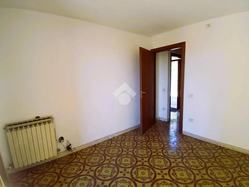 5 locali in vendita a Gubbio