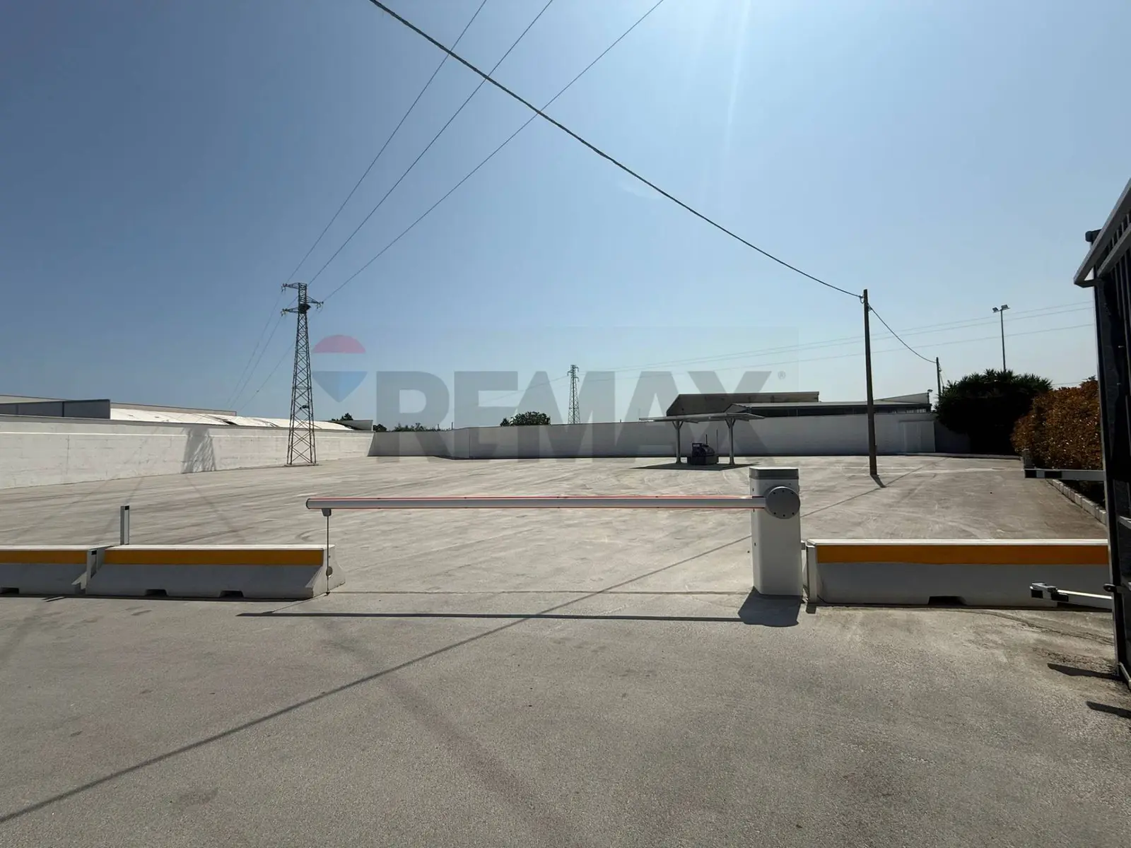 Capannone Industriale in Affitto a Bari