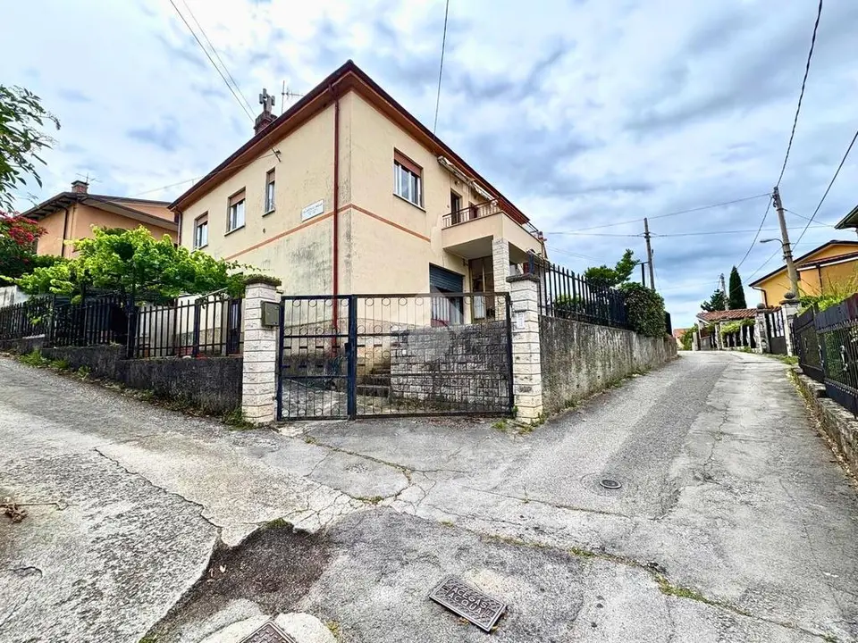 Porzione di bifamiliare in vendita a Trieste