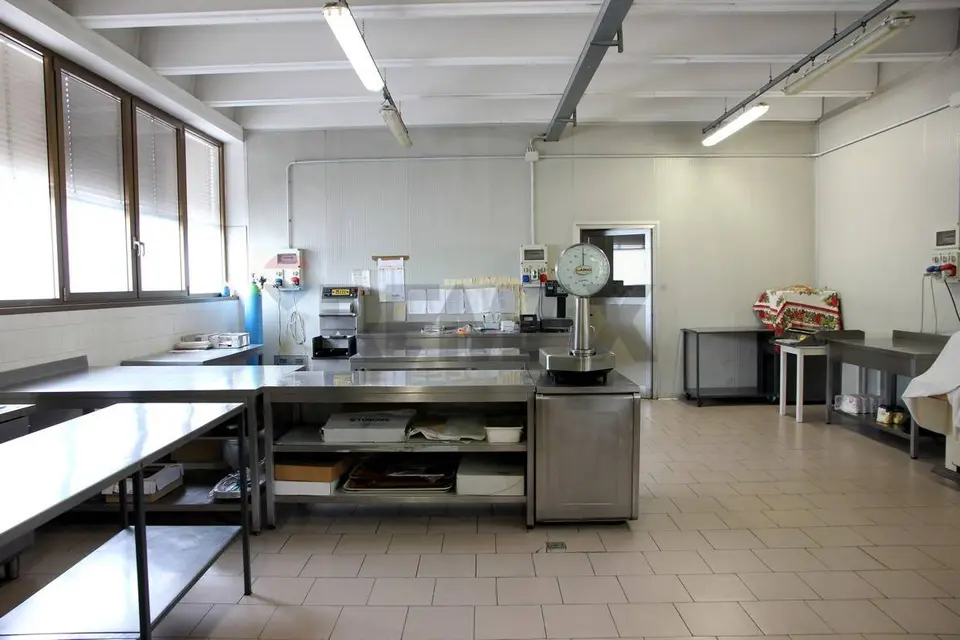Attività  Commerciale in Vendita a Lurago Marinone
