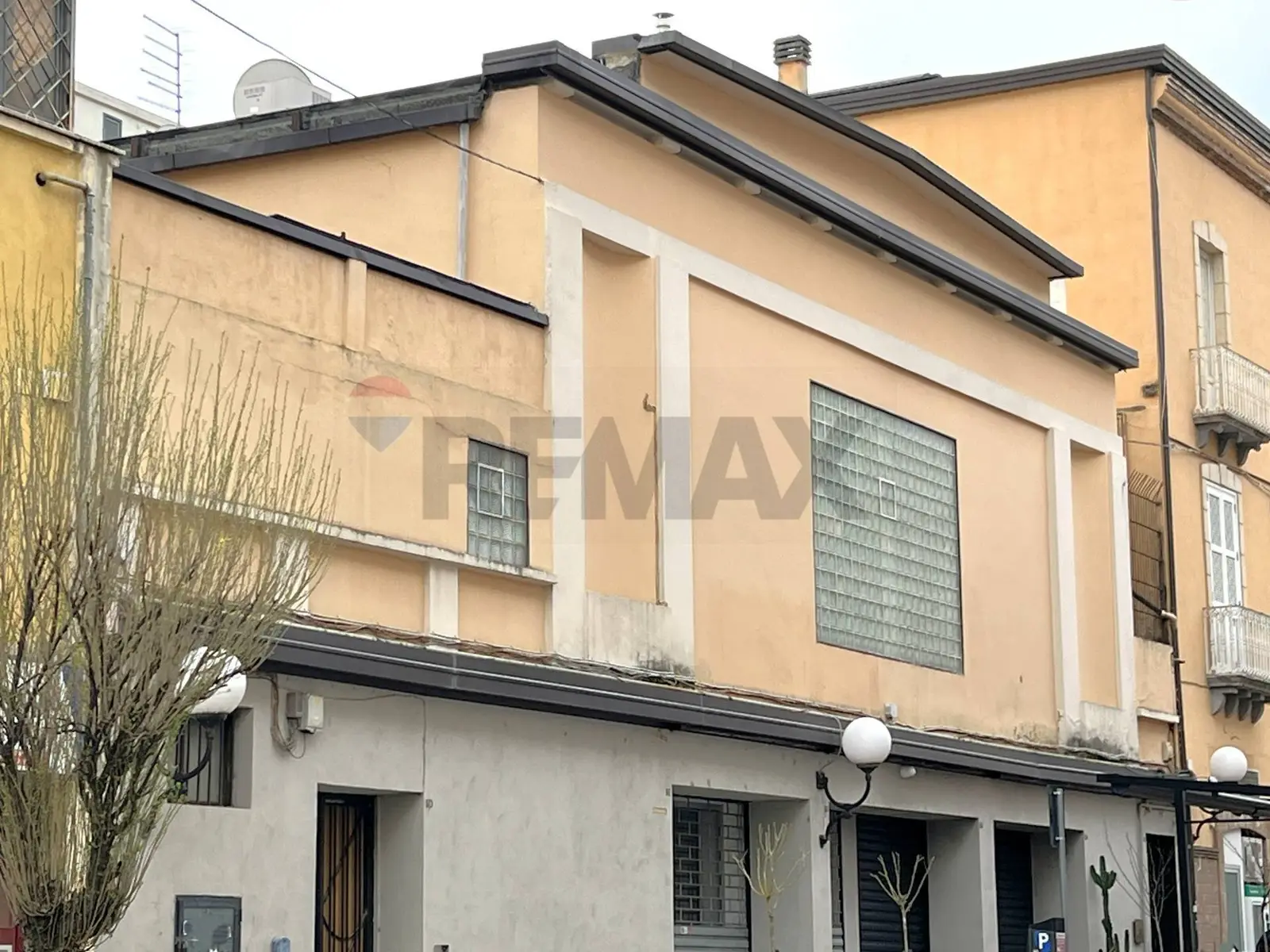 Locale Commerciale in Vendita a Cosenza