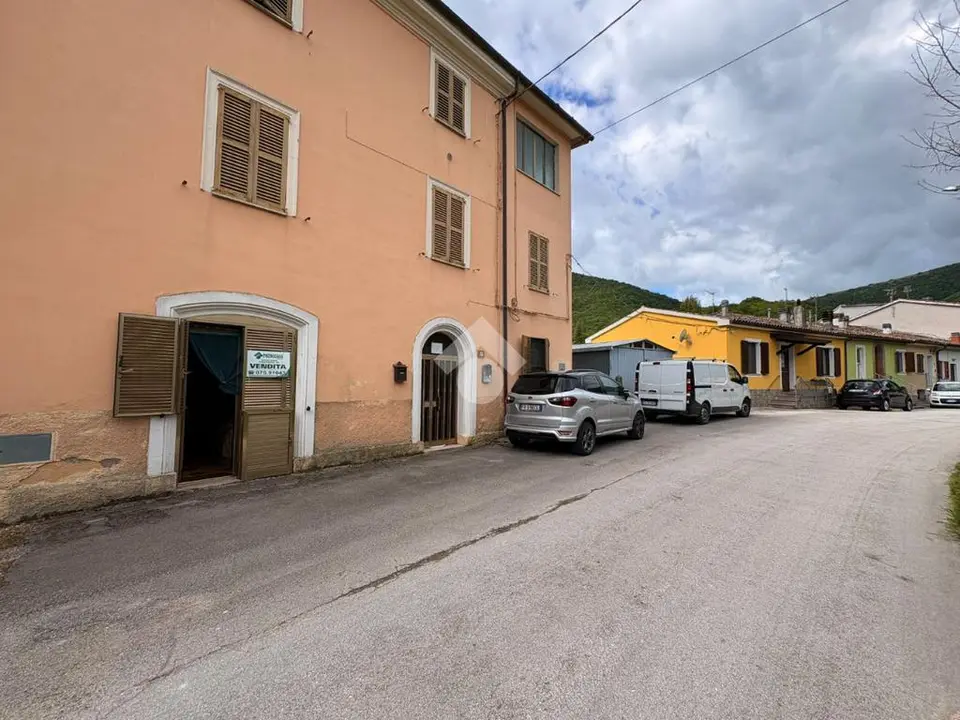 6 locali in vendita a Fabriano