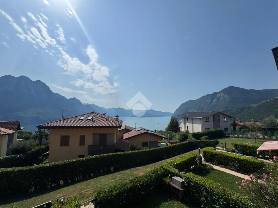 Trilocale in vendita a Riva Di Solto