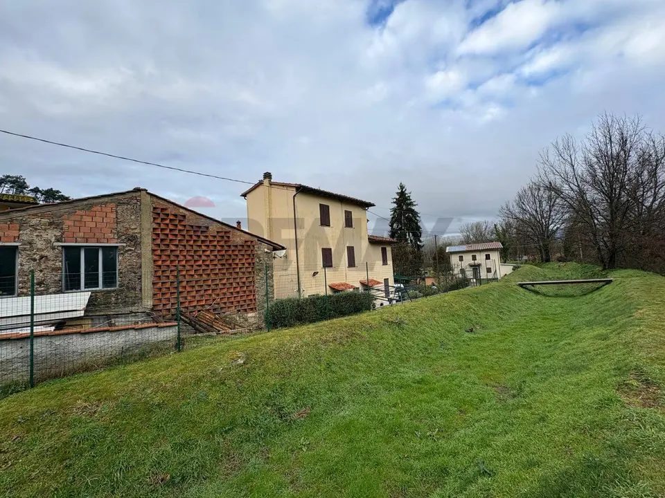Casa Semindipendente in Vendita a Lucca