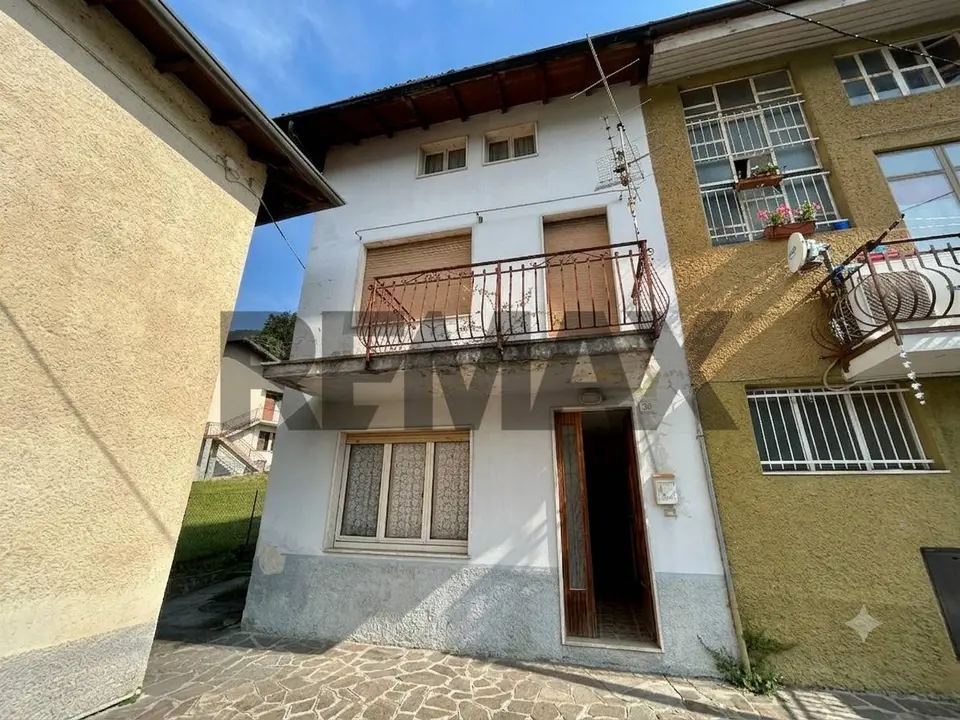 Porzione di casa in Vendita a Endine Gaiano
