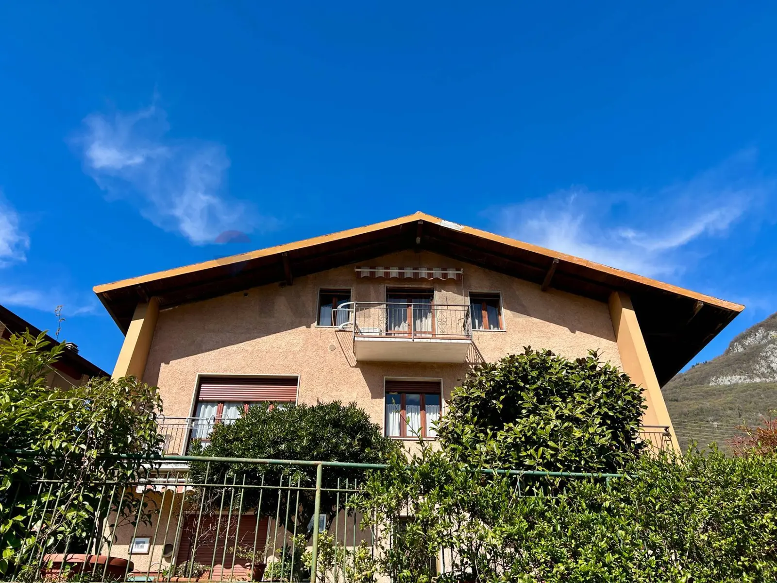Casa Semindipendente in Vendita a Costa Volpino