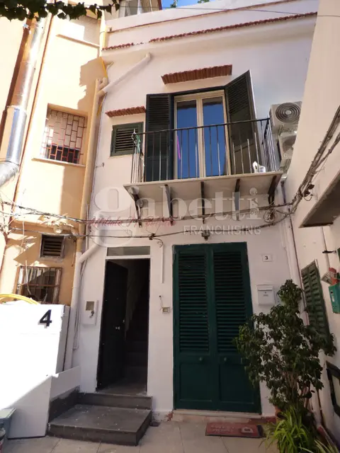 Appartamento in Piazza rossi 4, Palermo (PA)