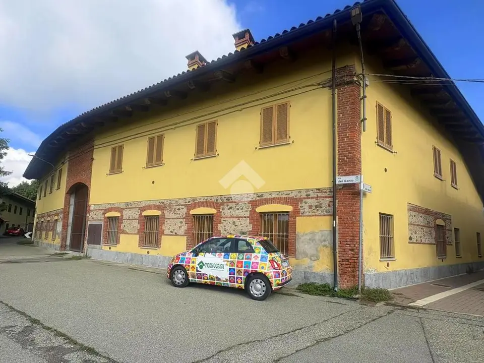 Quadrilocale in vendita a San Francesco Al Campo