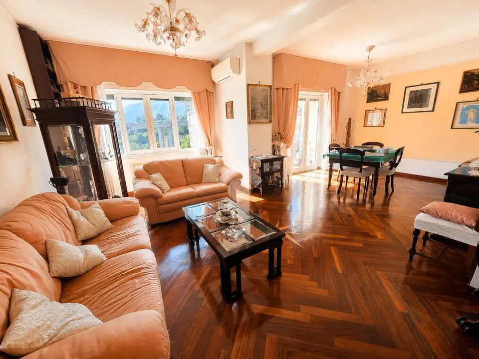 6 locali in vendita a Napoli