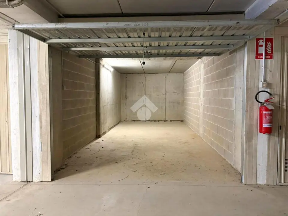 Box / posti auto in vendita a Chiavari